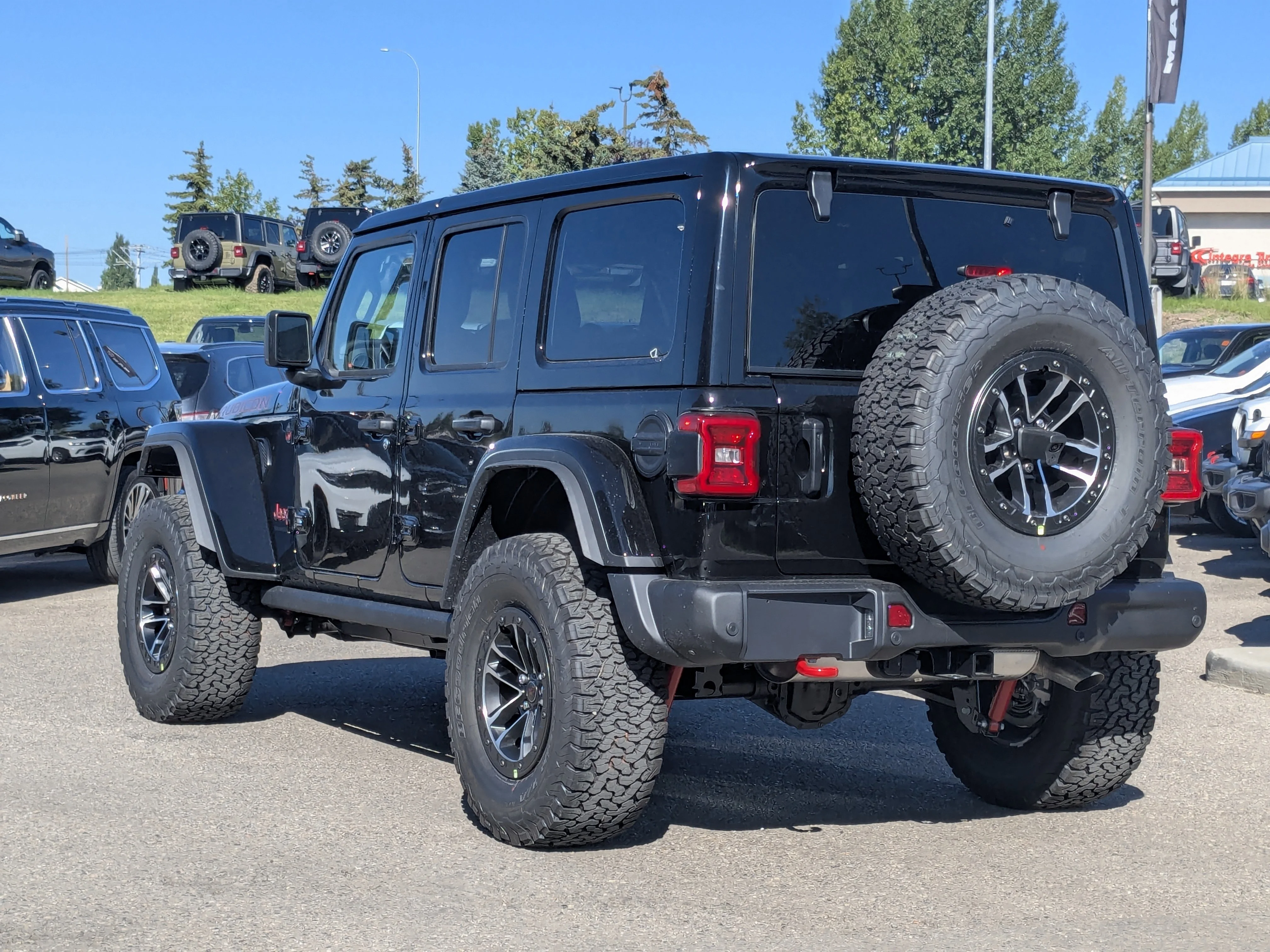 New 2025 Black Jeep Rubicon X - - 35 INCH A/T TIRES - Trailer Tow Group - Offroad Cam - Nappa leather seats & Tons More! image 5