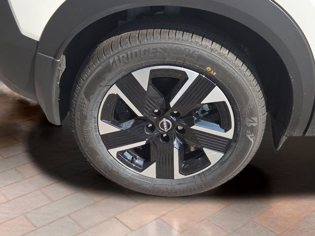 New 2026 Aspen White TriCoat / Super Black Two-tone Nissan SV image 4