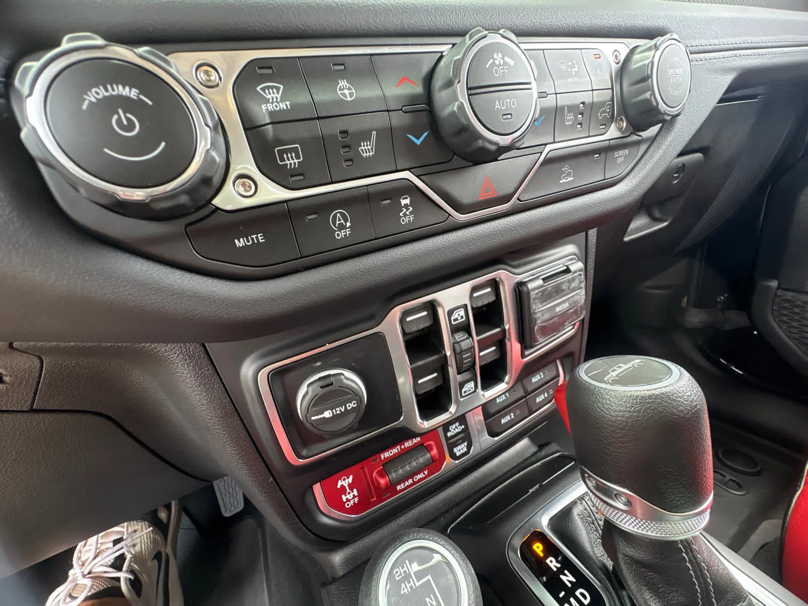 Used 2024 BLACK Jeep Rubicon image 26