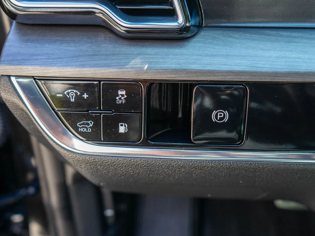 Used 2025 Black Kia X-Line Prestige image 18