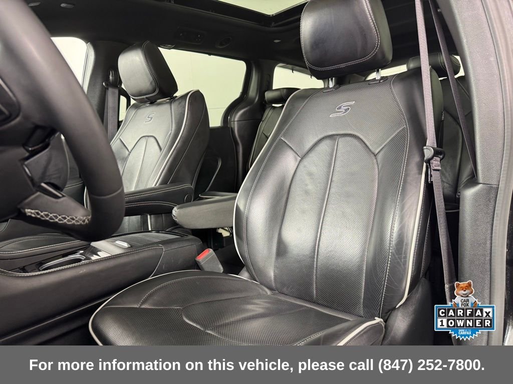 Used 2025 Diamond Black Crystal Pearlcoat Chrysler Limited image 16