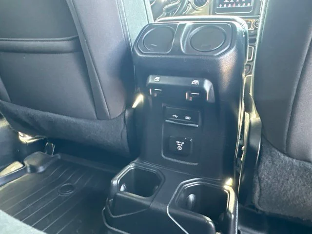 Used 2019  Jeep Sahara image 40