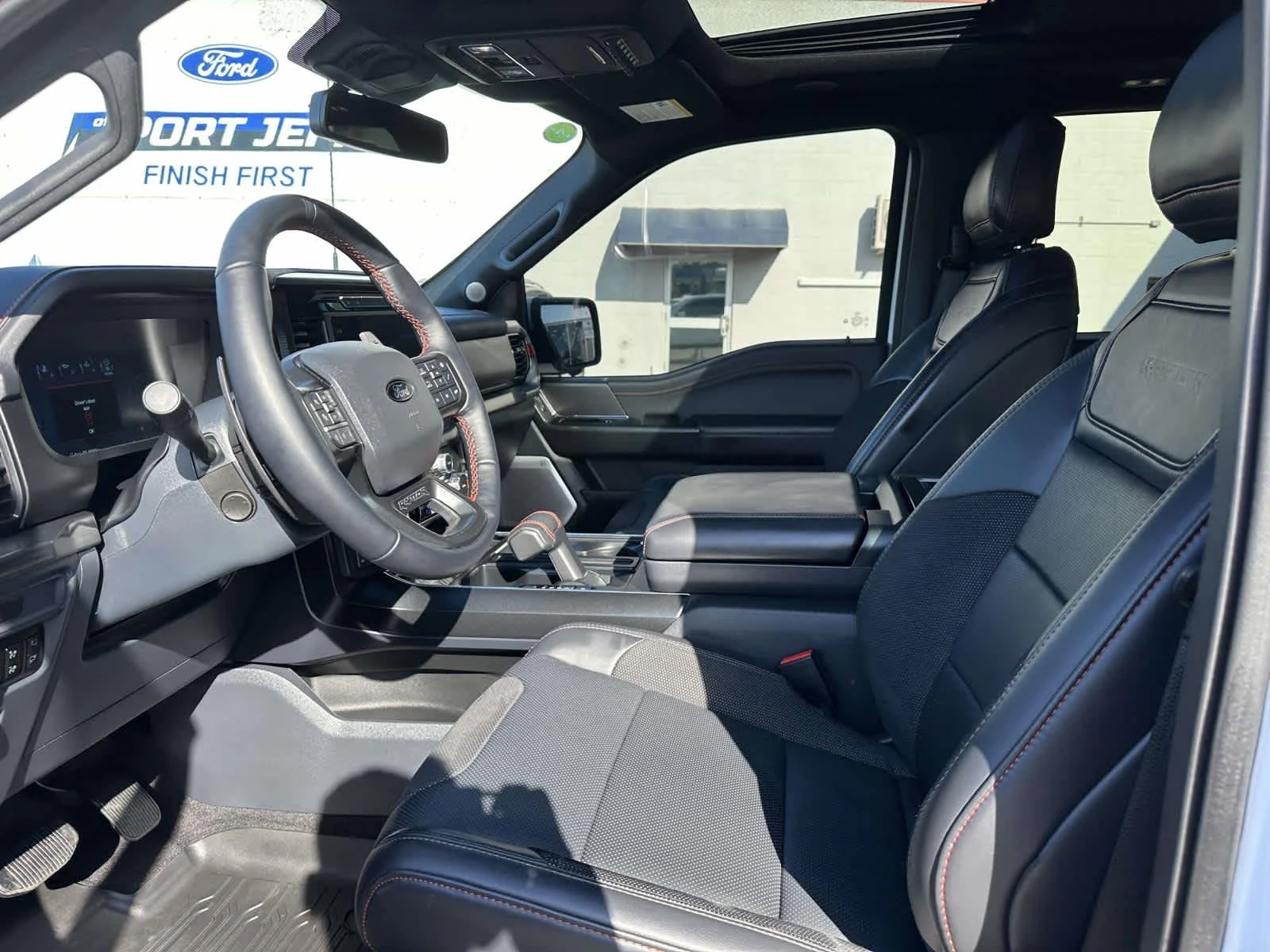 Used 2025 Oxford White Clearcoat Ford Raptor image 23