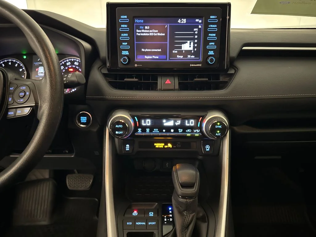 Certified Used 2020  Toyota XLE image 24