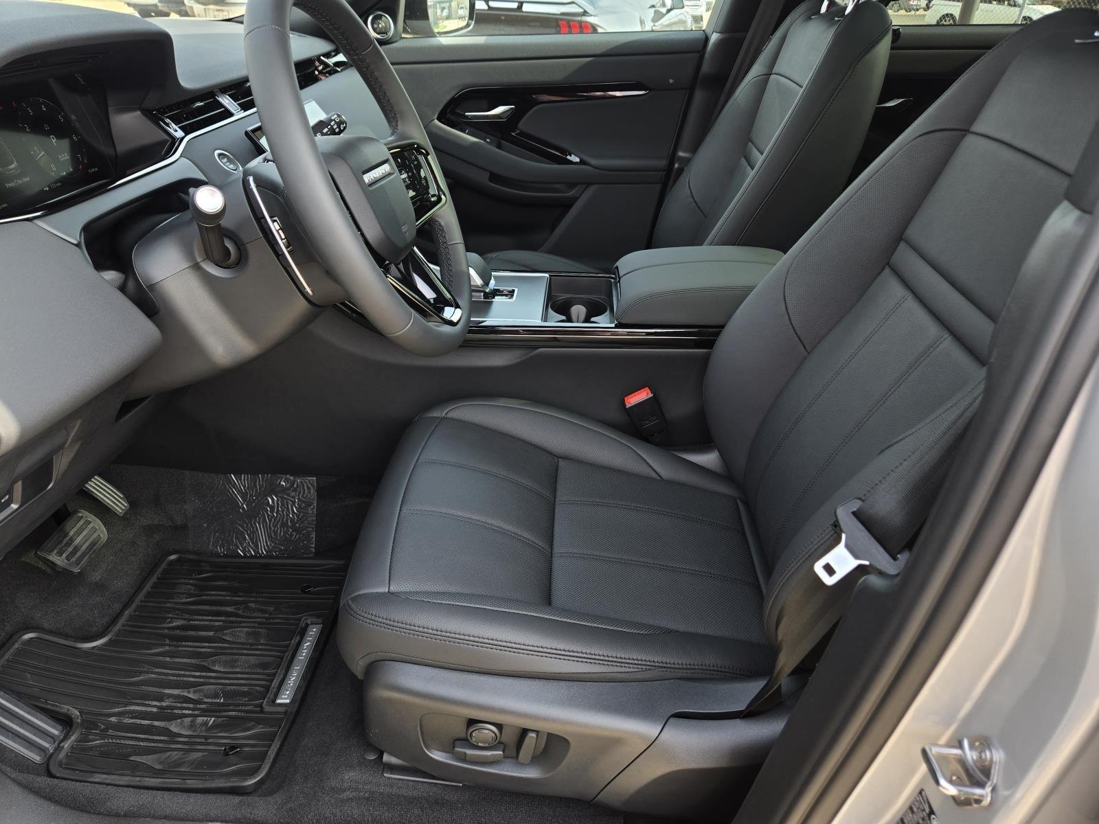 New 2026 Seoul Pearl Silver Land Rover Core S image 19