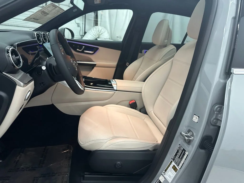 New 2027 White Mercedes-Benz GLC 300 image 20