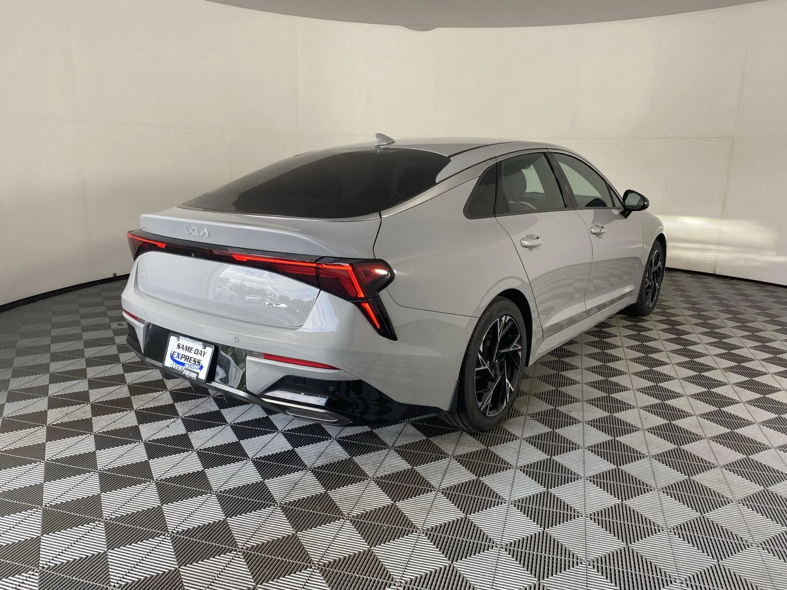 Used 2025 Wolf Gray Kia GT-Line image 8