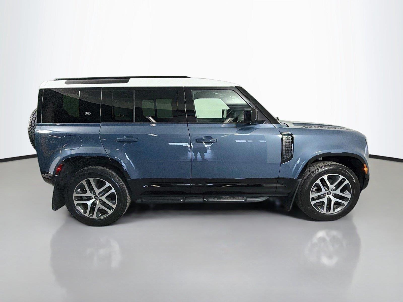 Certified Used 2023 Tasman Blue Land Rover S image 4
