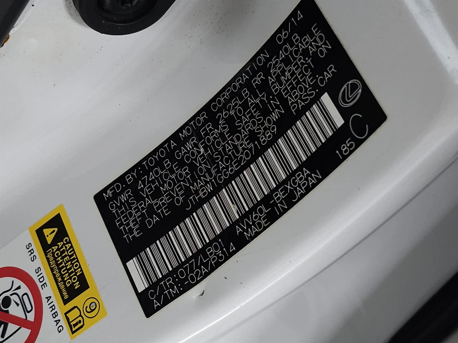 Used 2014 White Lexus  image 30