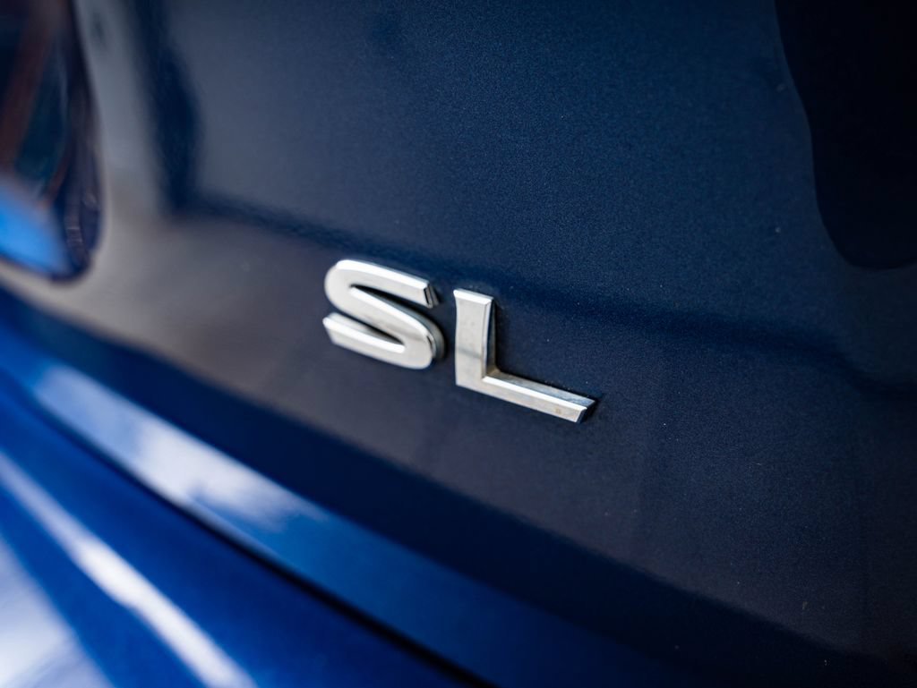 Used 2018 Caspian Blue Nissan SL image 19