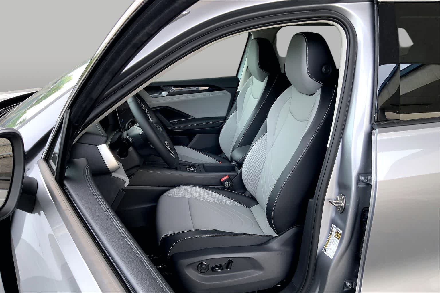 New 2026 Pyrite Silver Metallic Volkswagen SE image 9