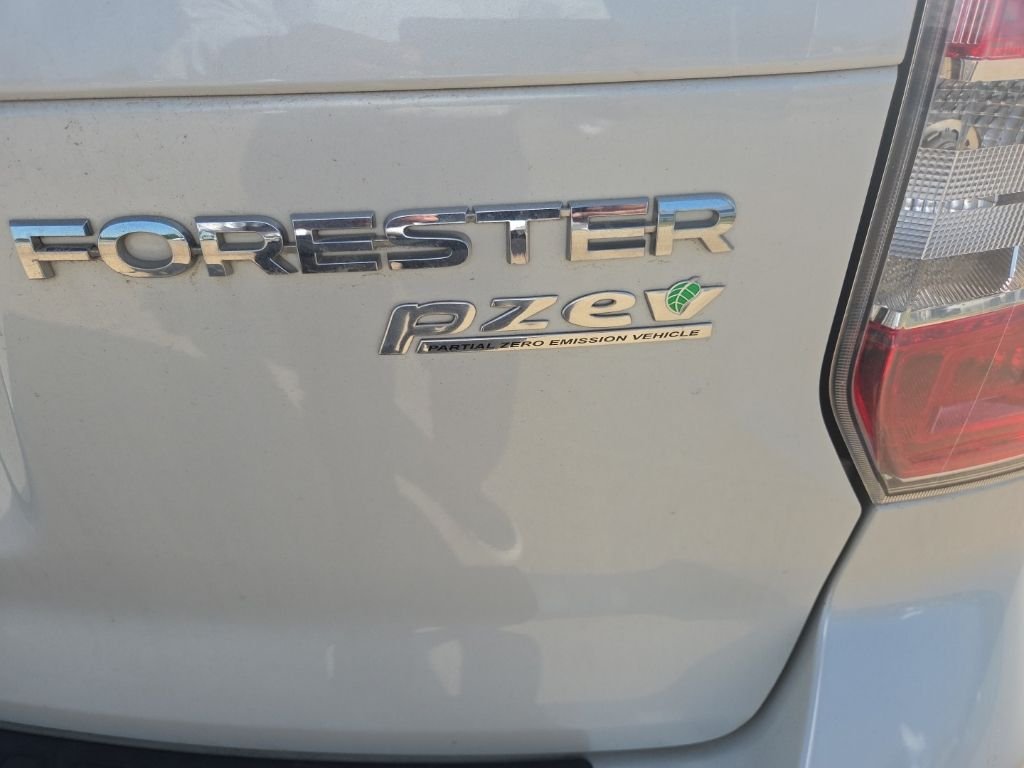 Used 2015 White Subaru 2.5i Premium image 8