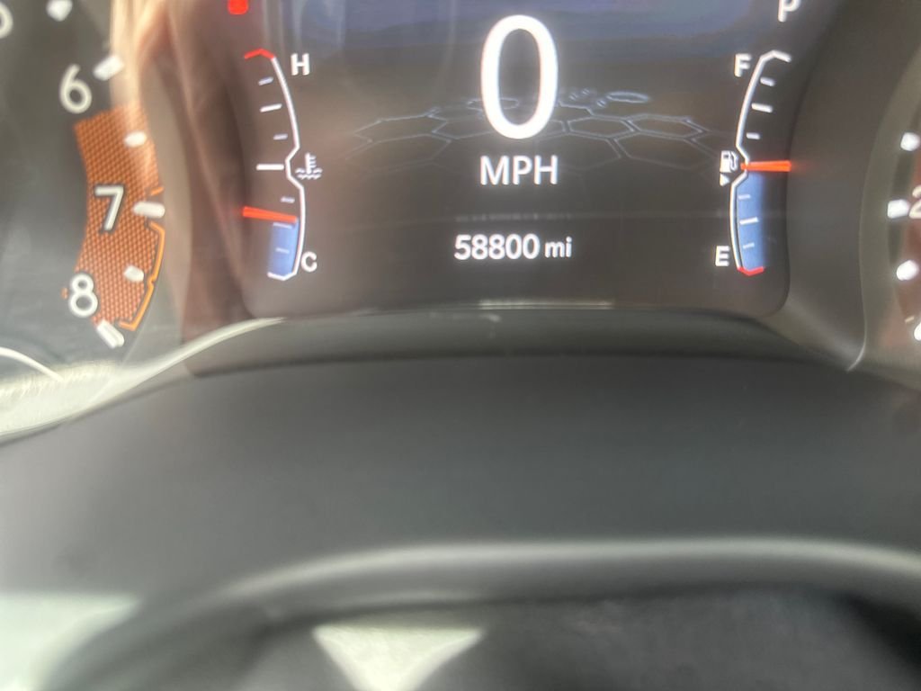 Used 2024 Silver Jeep Latitude image 14