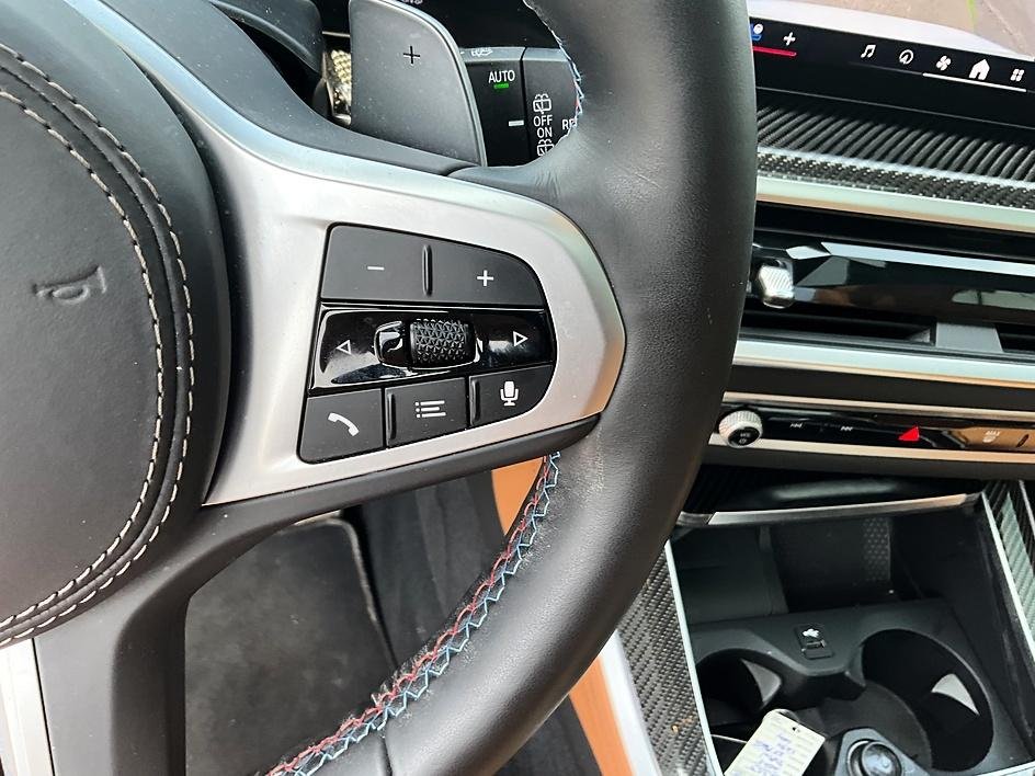 Used 2025 Gray BMW M60i image 31
