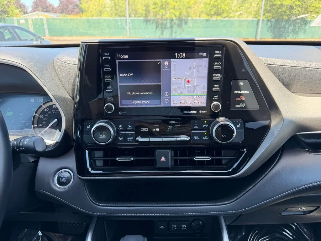 2021 Toyota Highlander XLE - Photo 19