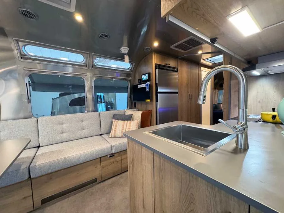 New 2027 SILVER AIRSTREAM  image 14
