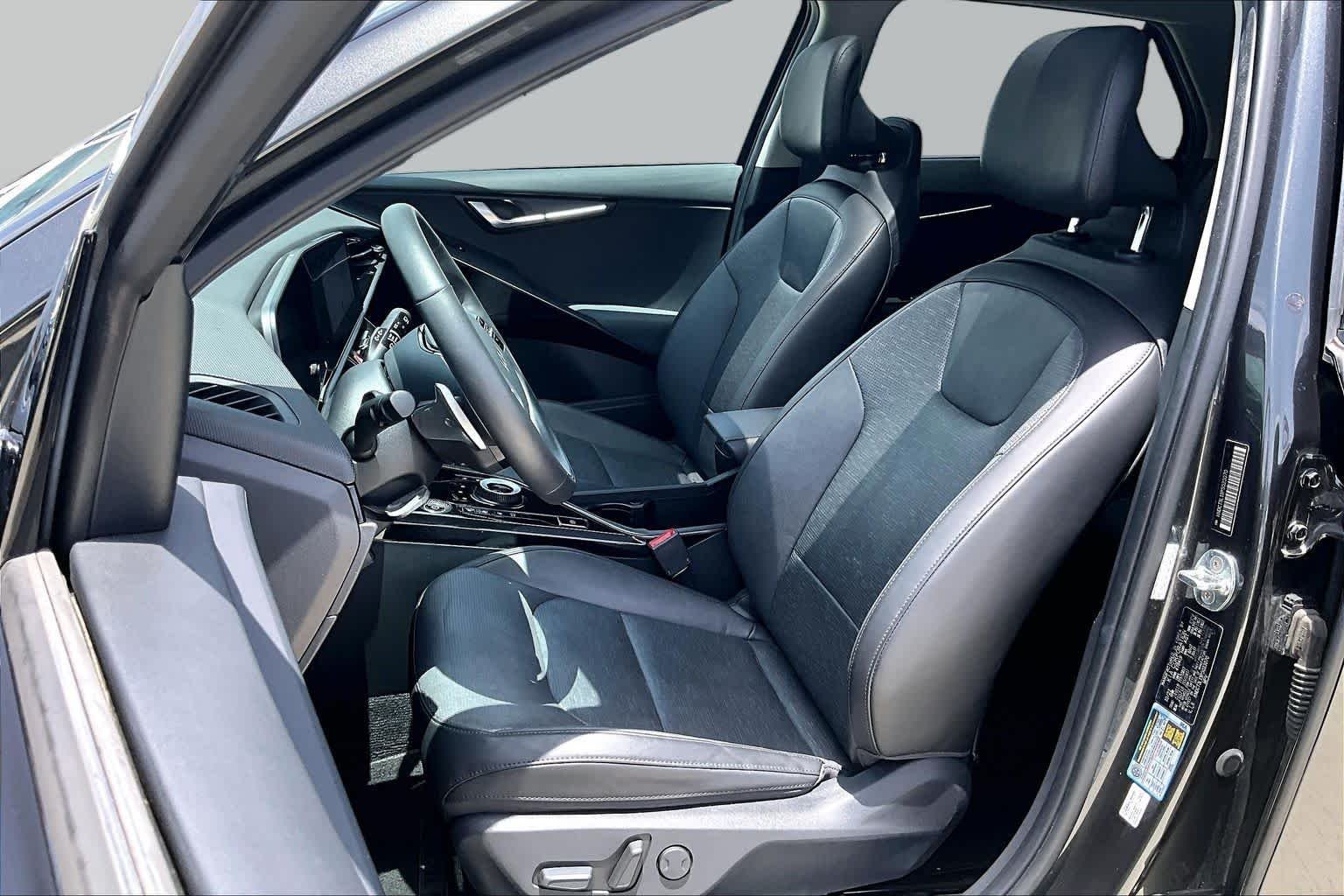 Certified Used 2023 Graphite Gray Kia Wave image 7