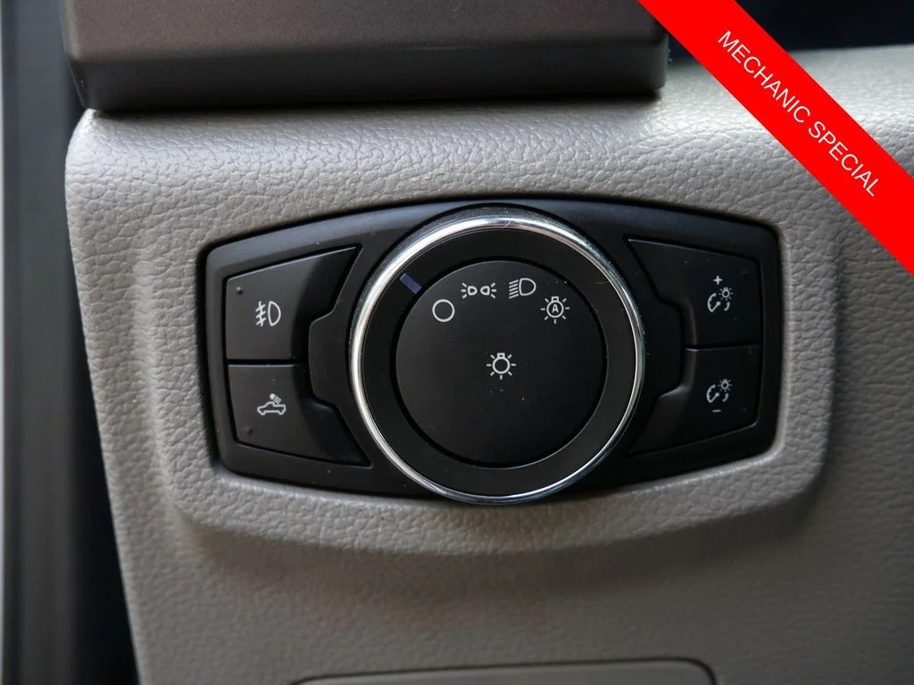 Used 2015 Silver Ford XLT image 16