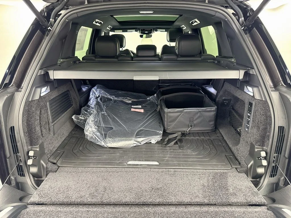 New 2026 Charente Grey Land Rover SE image 27