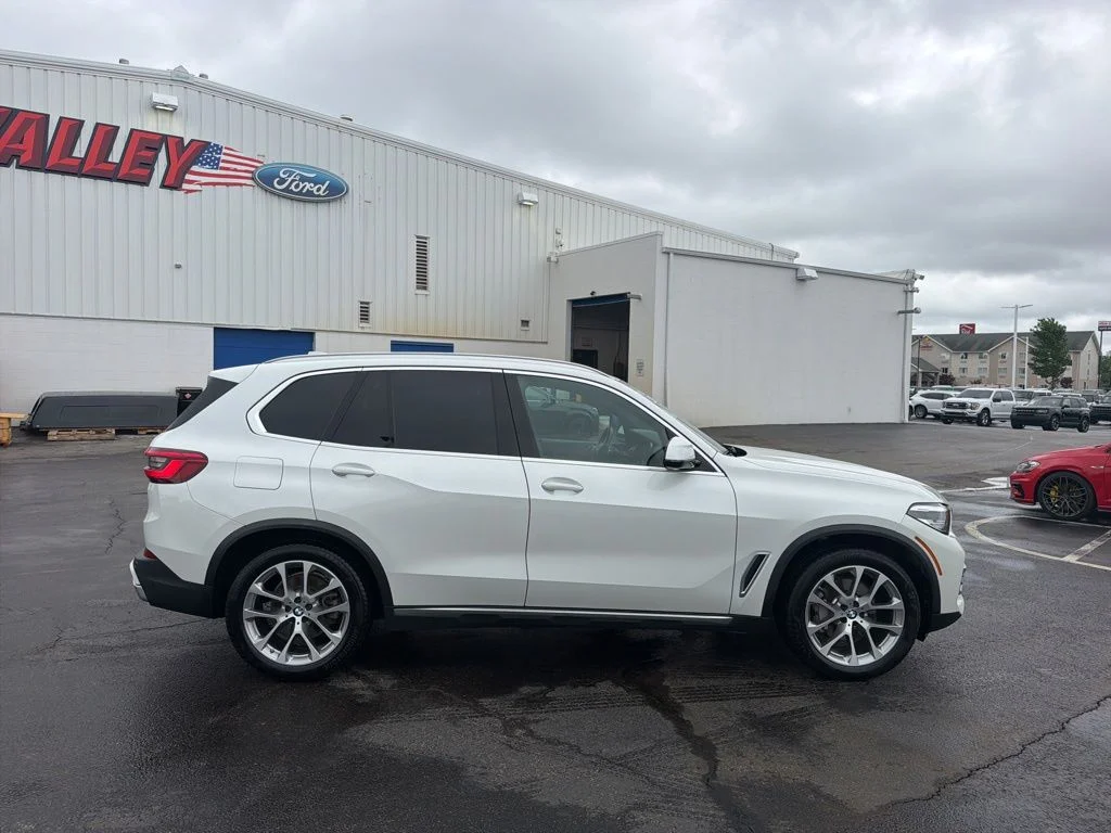 Certified Used 2019 Mineral White Metallic BMW xDrive40i image 9