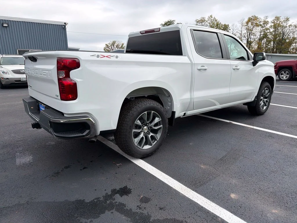 New 2026 Summit White Chevrolet LT (2FL) image 3