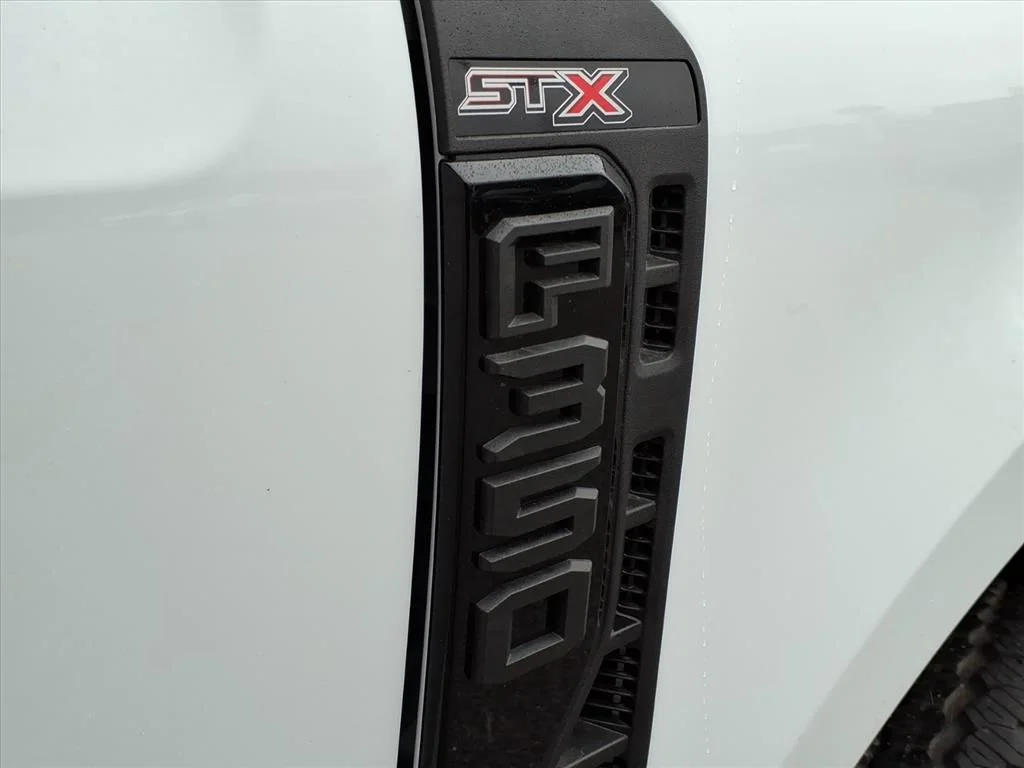 New 2026 Oxford White Ford XL image 8