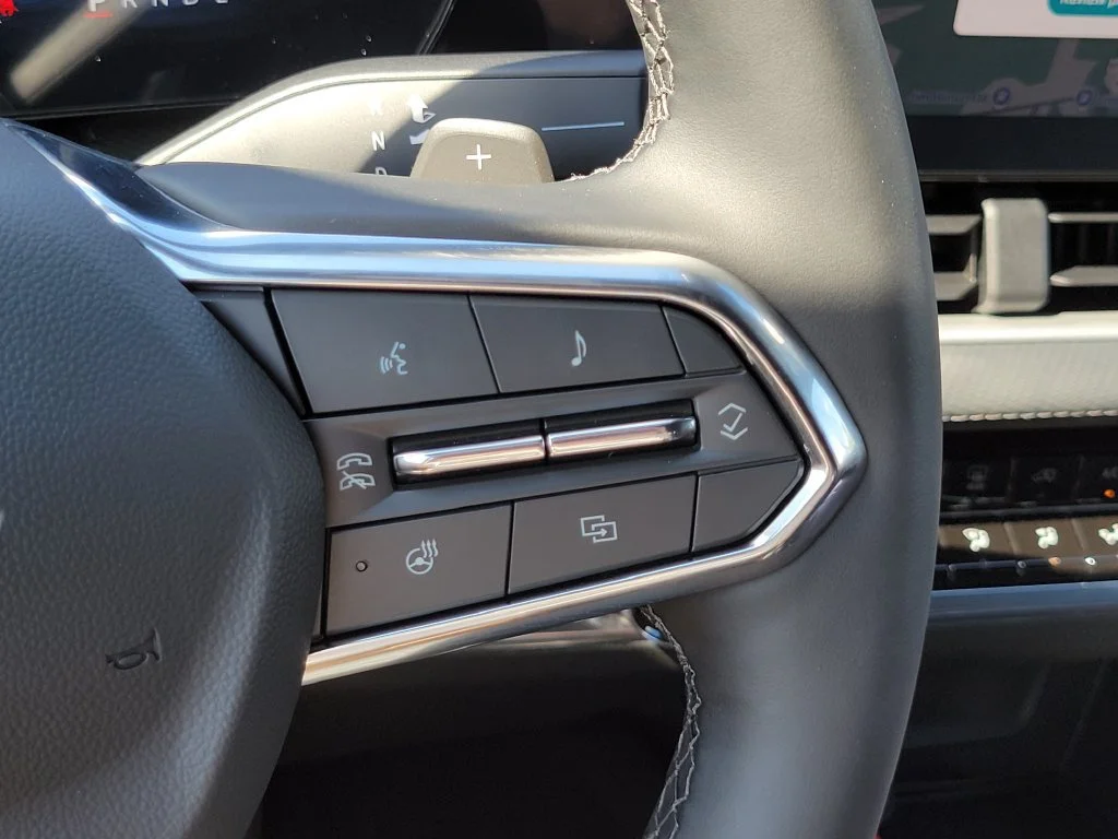 New 2027 Summit White Chevrolet LT image 28