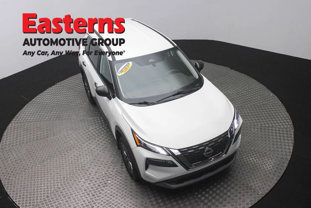 Used 2023 White Nissan S image 3