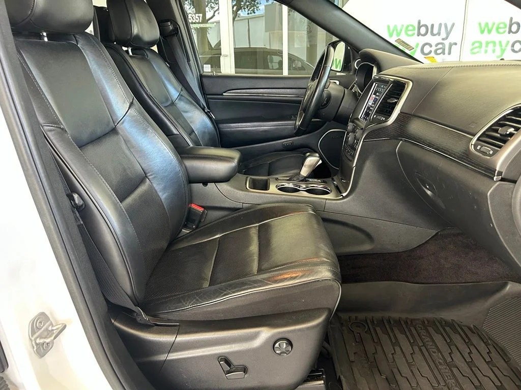 Used 2018 White Jeep Overland image 23