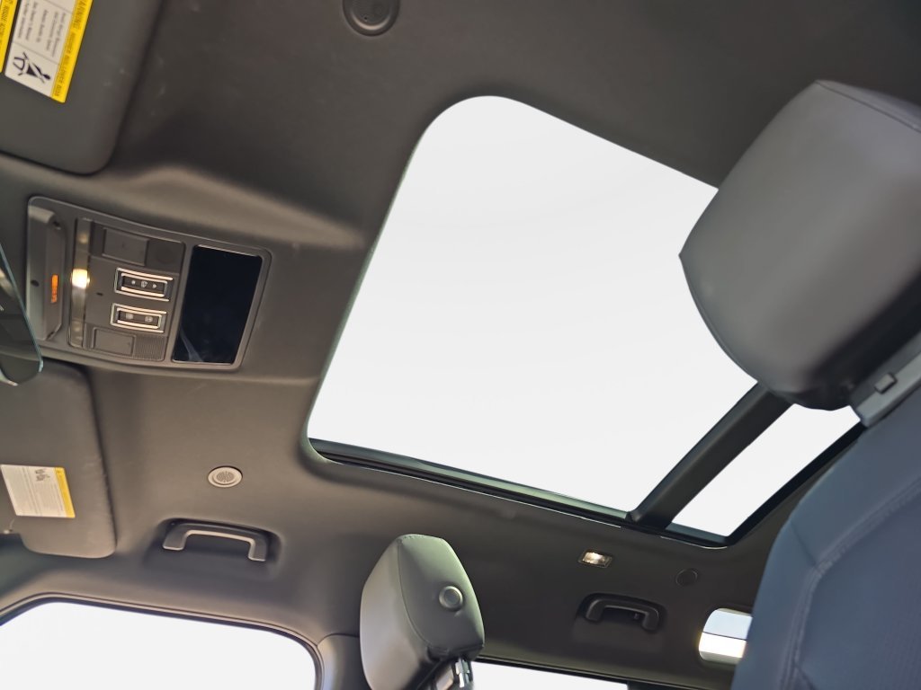 Certified Used 2025 White Land Rover S image 30