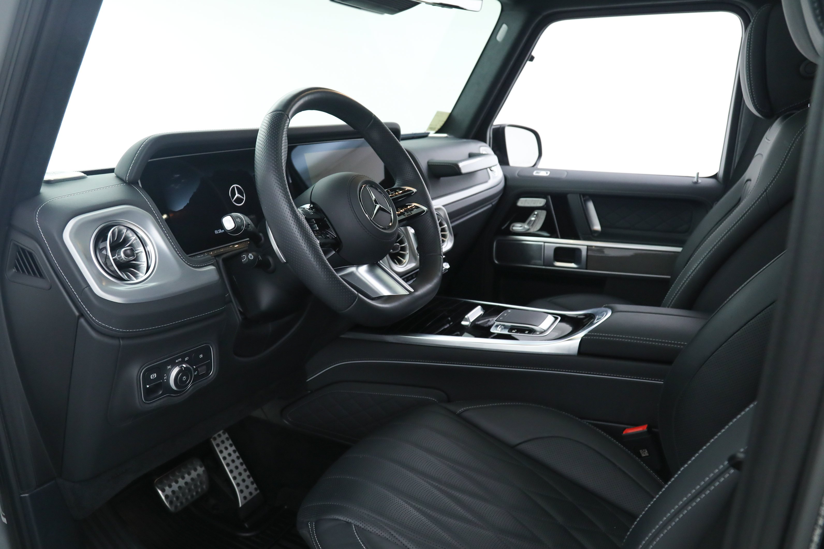 Used 2025 Gray Mercedes-Benz G 550 image 24