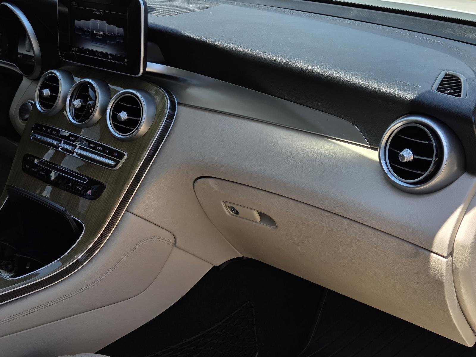 Used 2019 Polar White Mercedes-Benz GLC 300 image 40