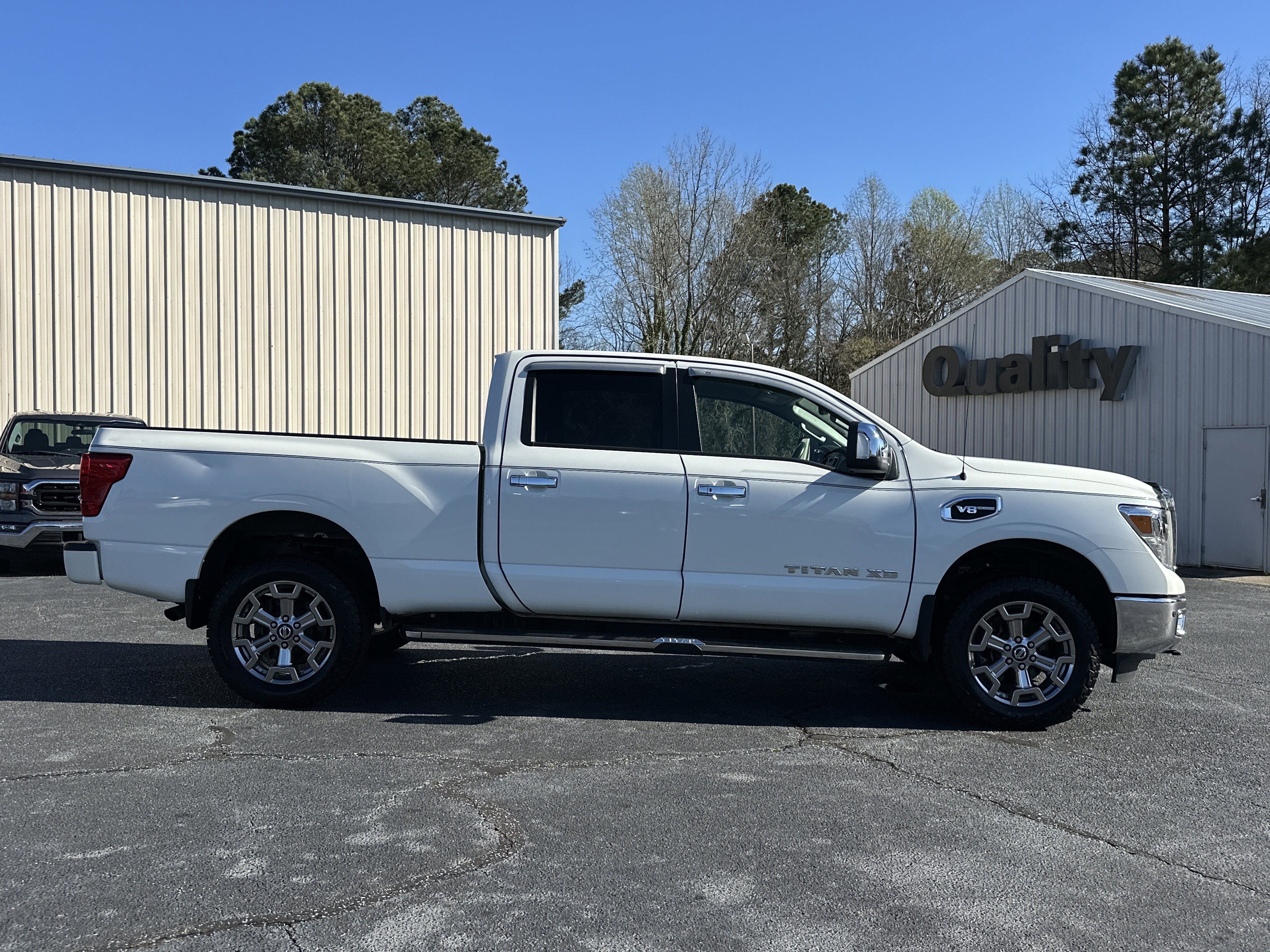 Used 2018 Pearl White Nissan SL image 9