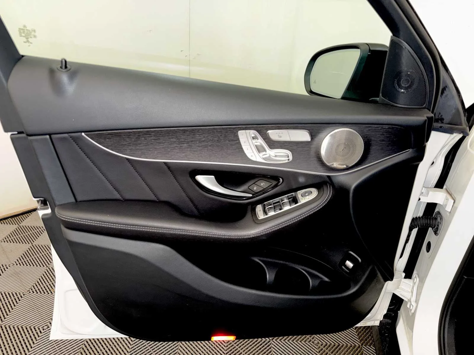 2021 Mercedes-Benz GLC GLC300 - Photo 11