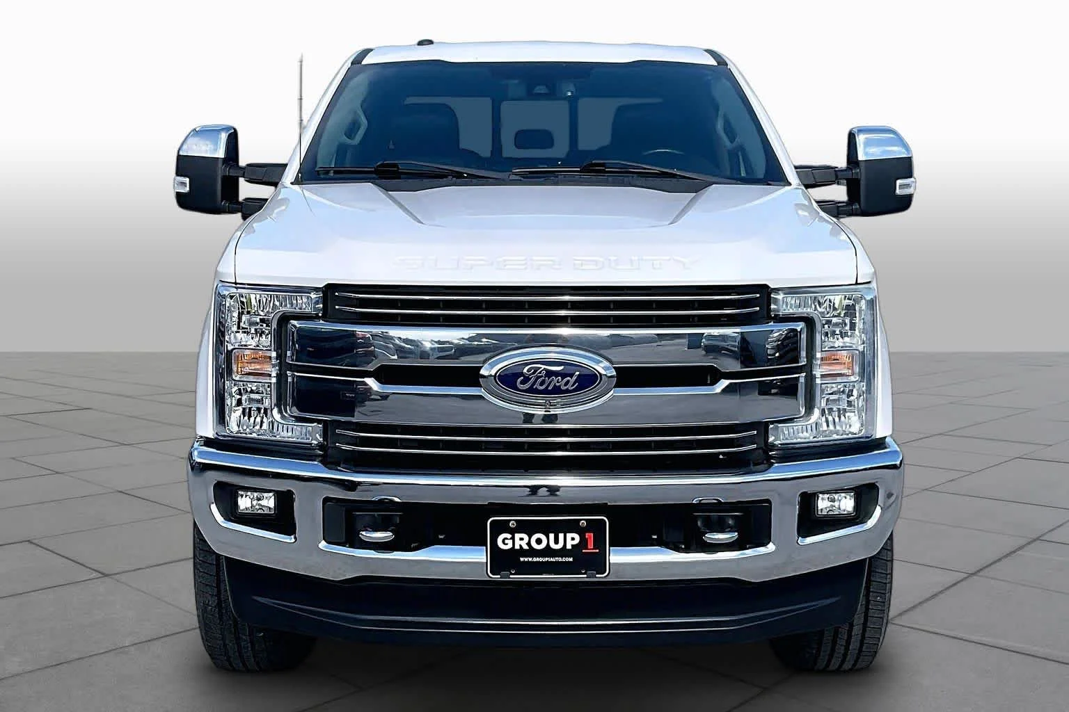Used 2018 White Platinum Metallic Tri-Coat Ford LARIAT image 4