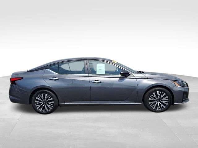 Used 2024 Gun Metallic Nissan 2.5 SV image 7