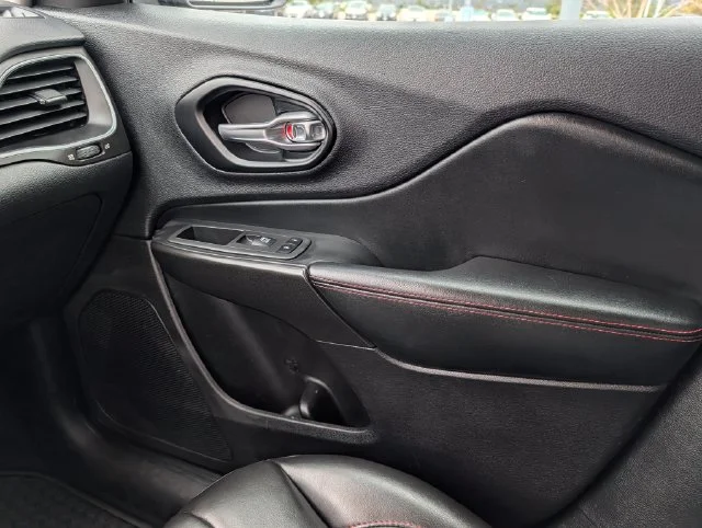 Used 2021 Black Jeep Trailhawk image 23