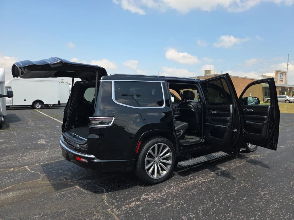 2023 Jeep Grand Wagoneer Series II - Photo 23
