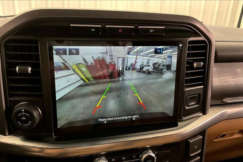 Used 2021 White Ford Lariat image 26