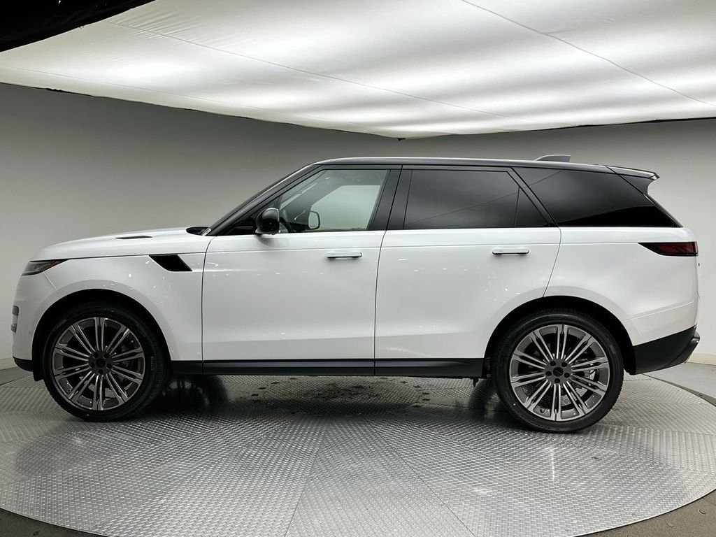 New 2026 Fuji White Land Rover SE image 2