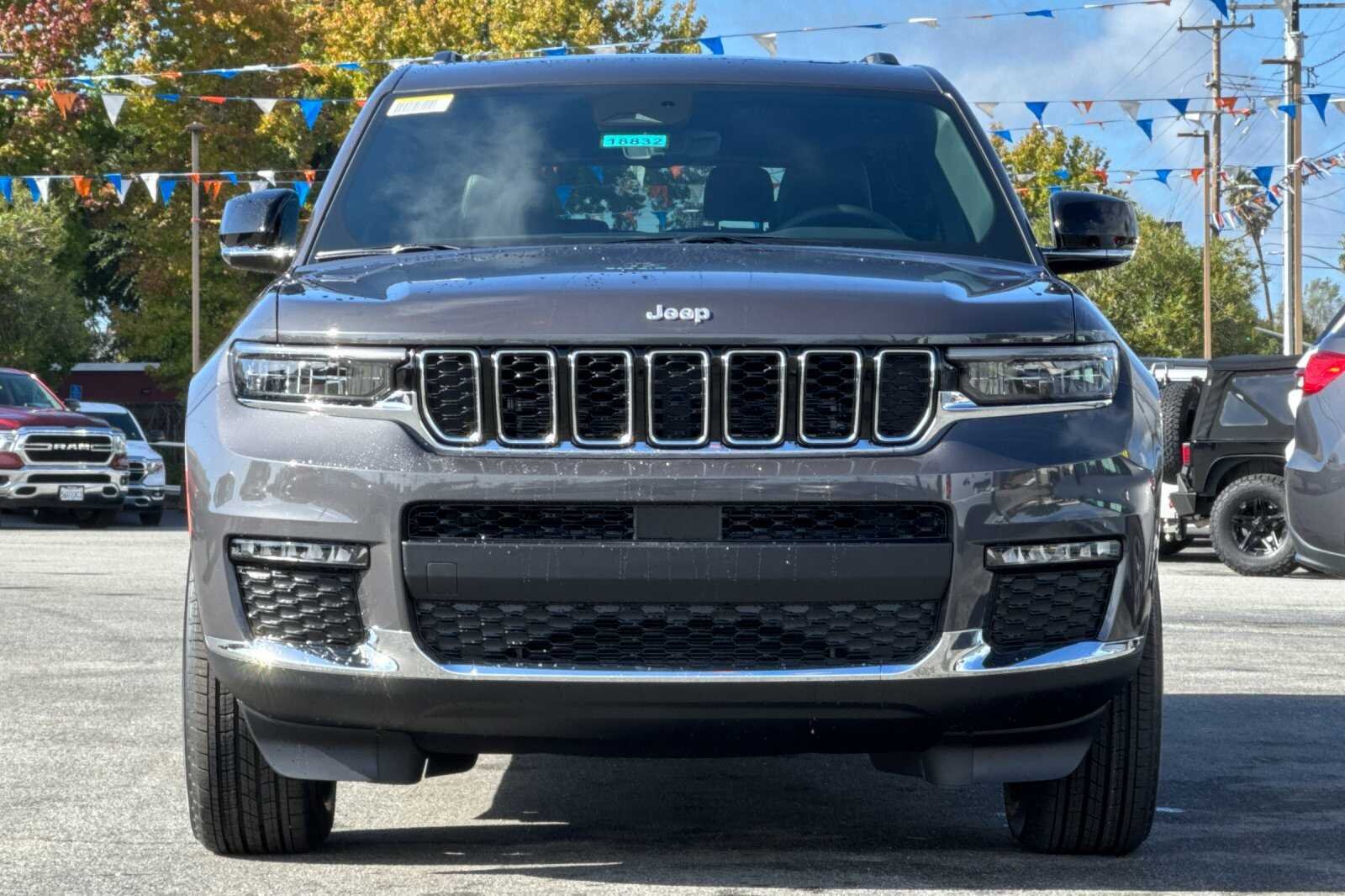 New 2025 Baltic Gray Metallic Clear-Coat Exterior Paint Jeep Limited image 9