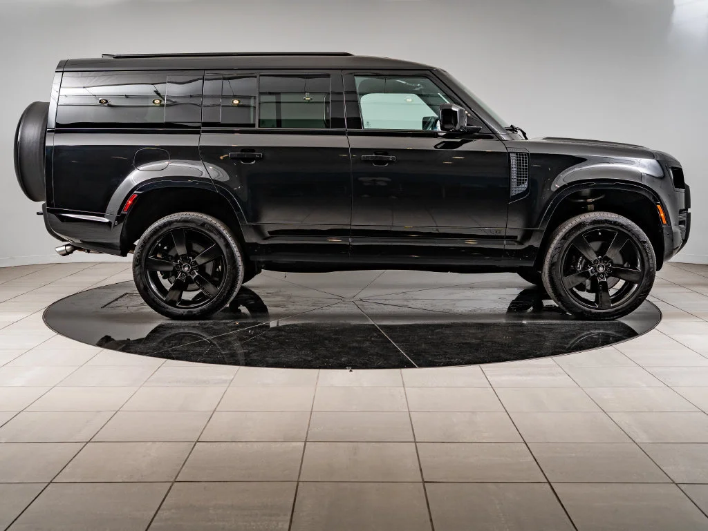 Used 2025 Black Land Rover V8 image 11