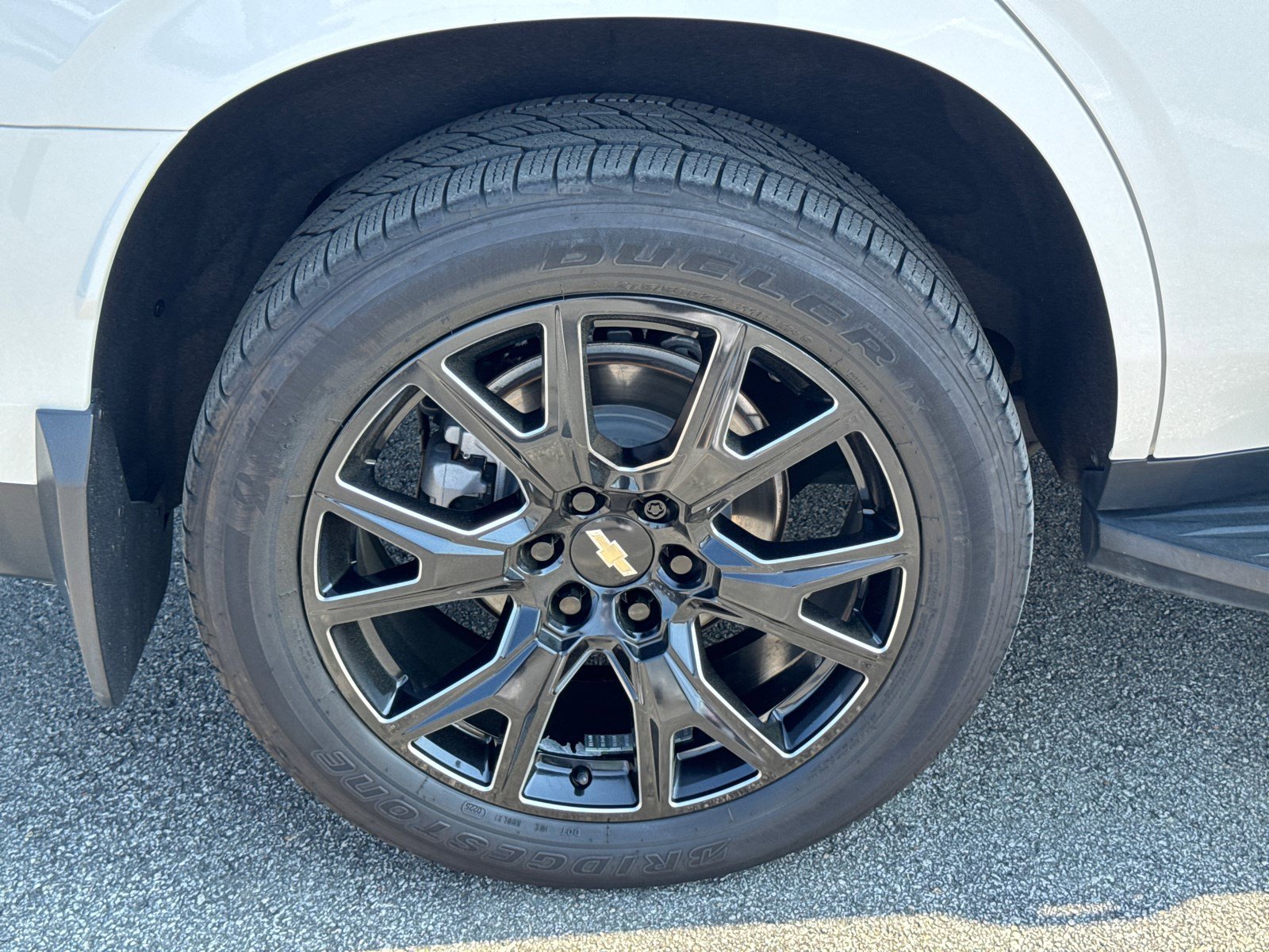Used 2021 Iridescent Pearl Tricoat Chevrolet Premier image 17
