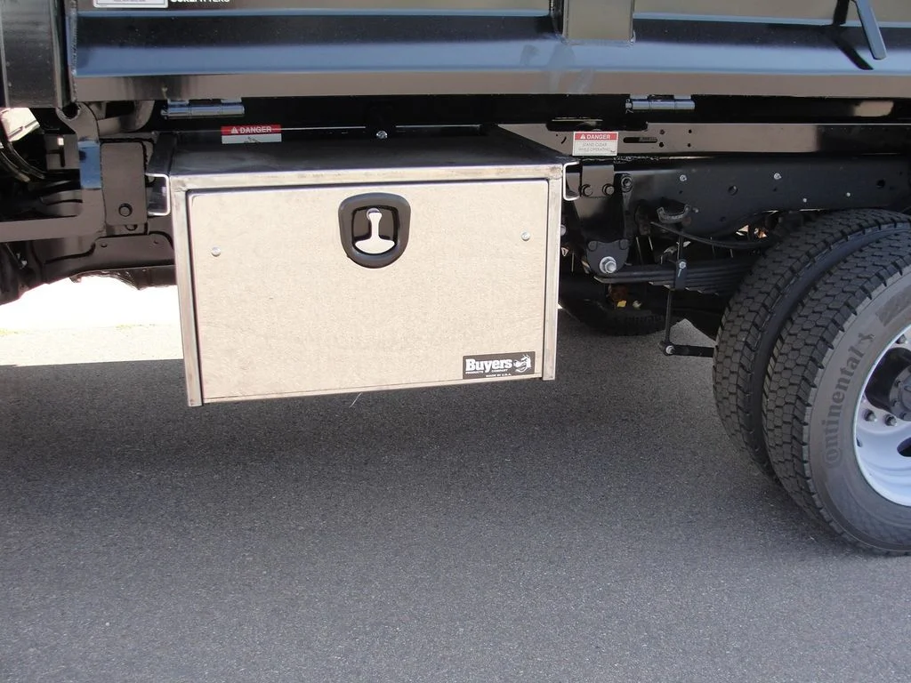 New 2025 Oxford White Ford F-550® XL image 16