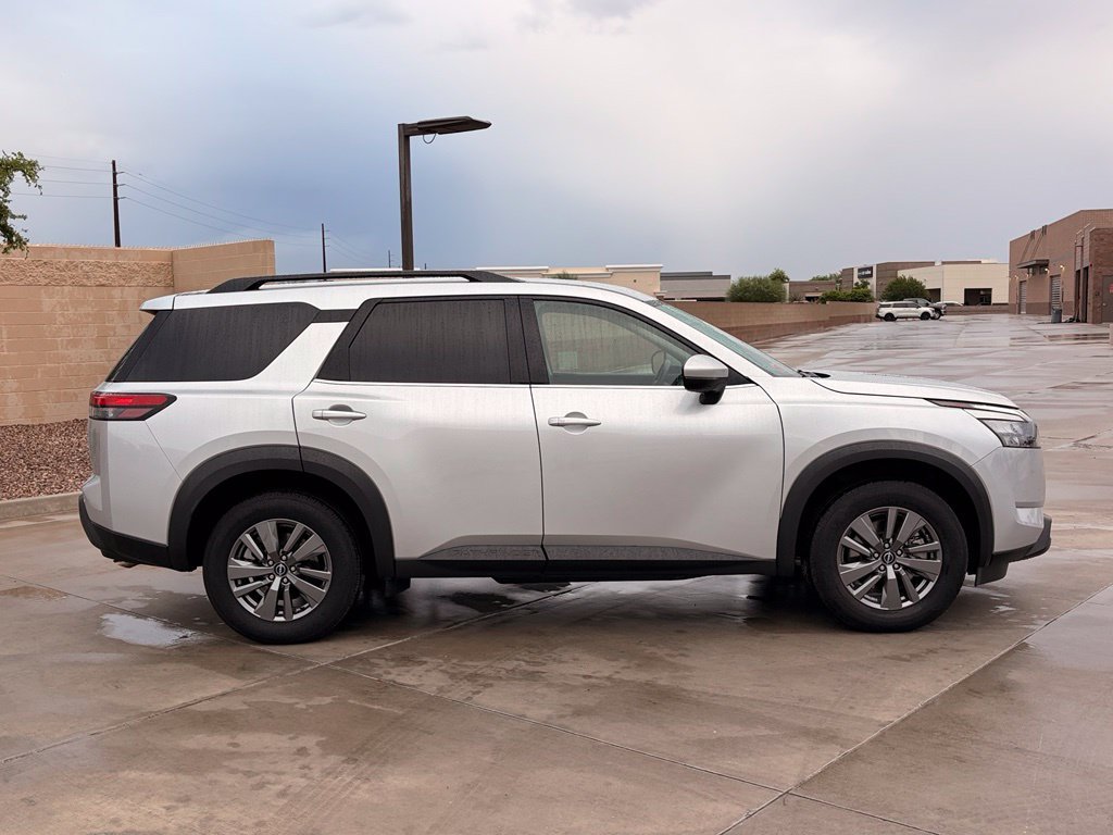 2025 Nissan Pathfinder SV - Photo 9