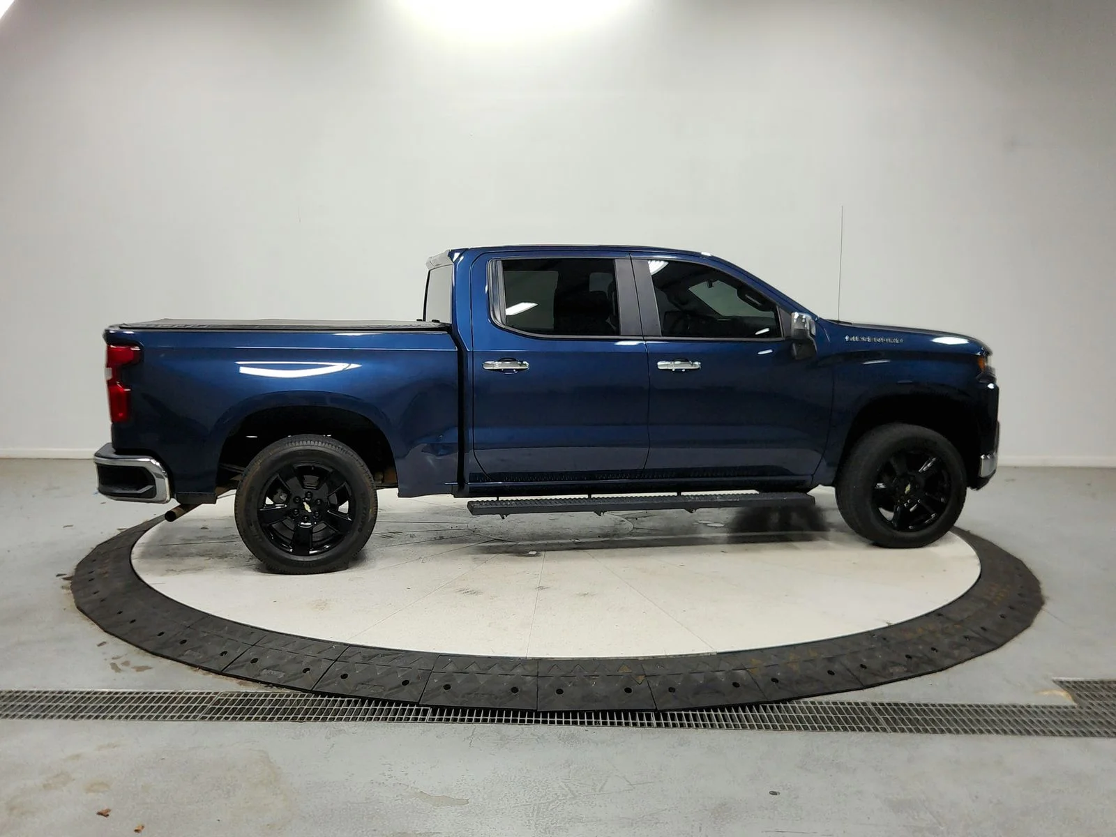 Used 2019 Northsky Blue Metallic Chevrolet LT image 9