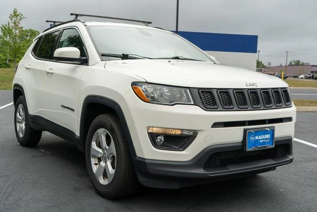 Used 2019 White Clearcoat Jeep Latitude image 4