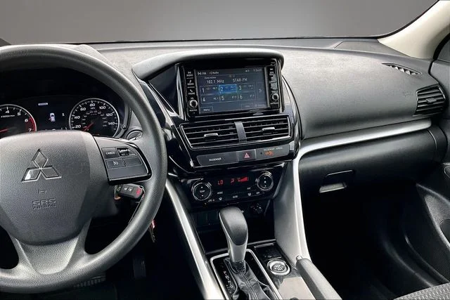 Used 2024 Silver Mitsubishi ES image 9