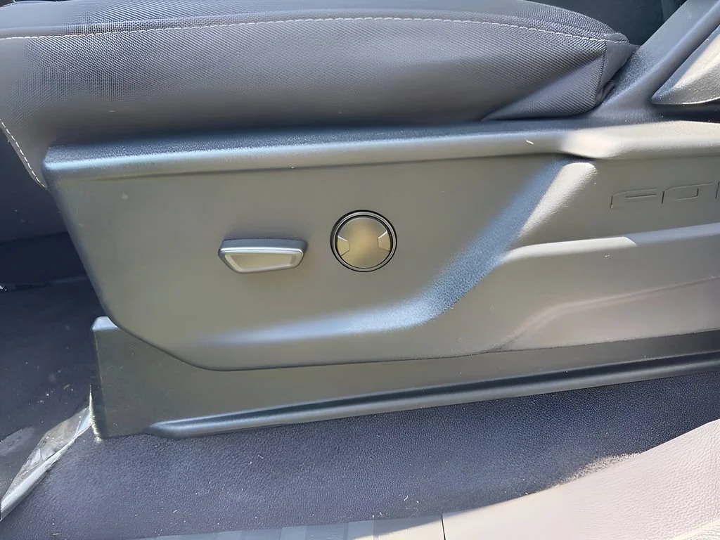 Used 2024 Gray Ford XLT image 11