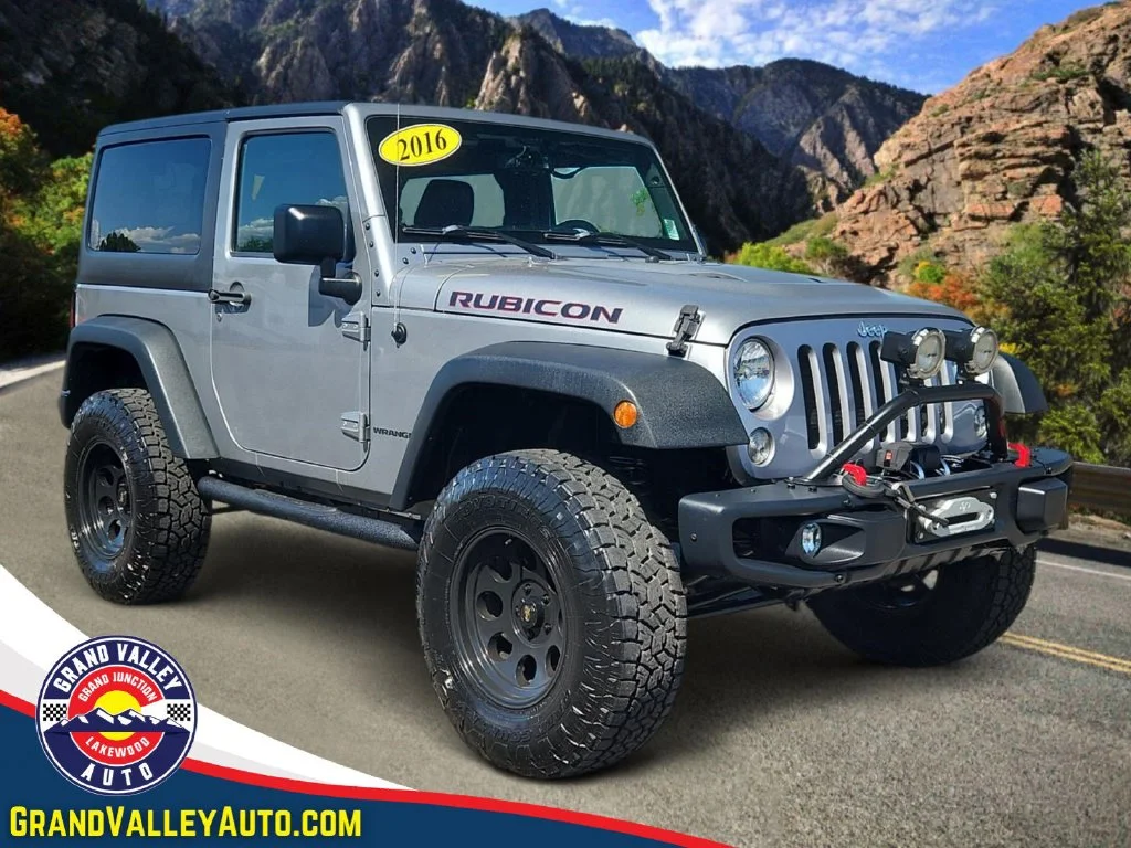 Used 2016 Silver Jeep Rubicon image 1